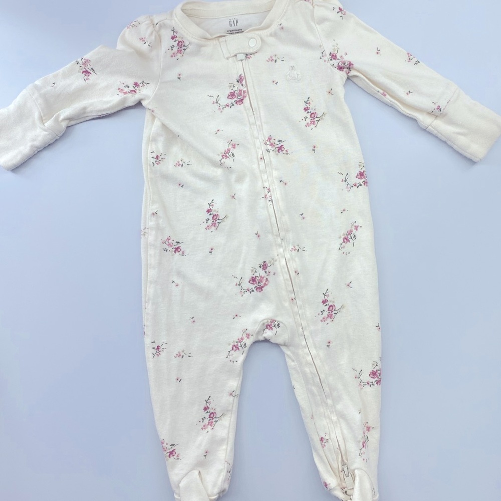 5 for $25 Bundle ⭐️ Organic Cotton Baby Gap Footie Onesie Baby Girl Outfit 0-3M